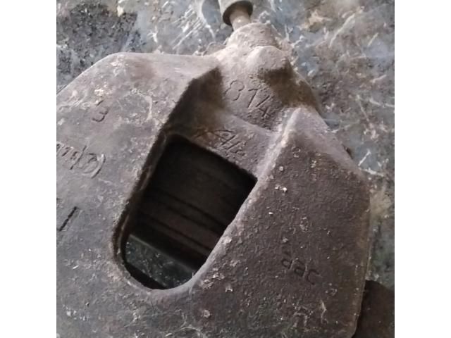 bontott FORD FOCUS II Jobb első Féknyereg Munkahengerrel