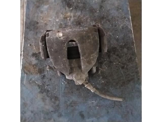 bontott FORD FOCUS II Jobb első Féknyereg Munkahengerrel