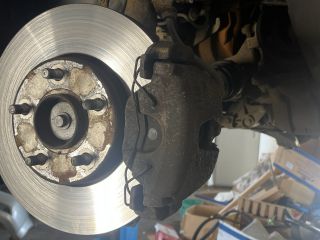 bontott FORD FOCUS II Jobb első Féknyereg Munkahengerrel