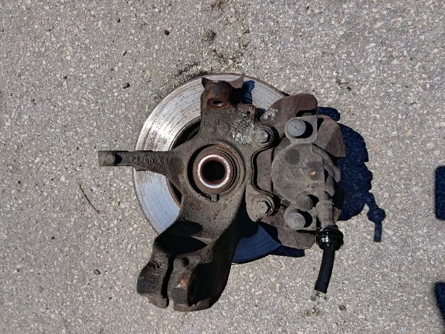 bontott FORD FOCUS II Jobb első Kerékagy