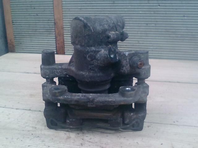 bontott FORD FOCUS II Bal hátsó Féknyereg Munkahengerrel