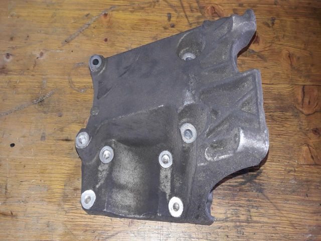 bontott FORD FOCUS II Generátor Tartó Bak