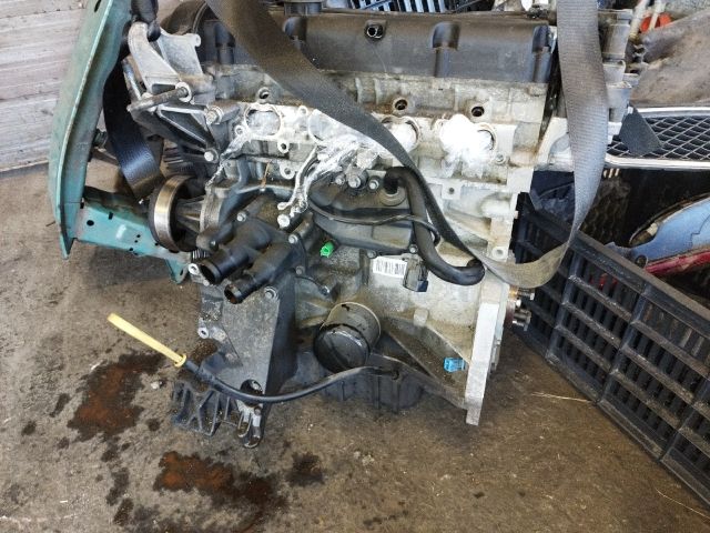 bontott FORD FOCUS II Motor (Fűzött blokk hengerfejjel)