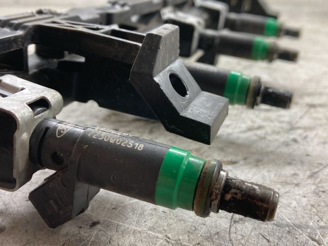 bontott FORD FOCUS II Porlasztó Sor / Híd