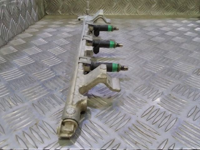 bontott FORD FOCUS II Porlasztó Sor / Híd