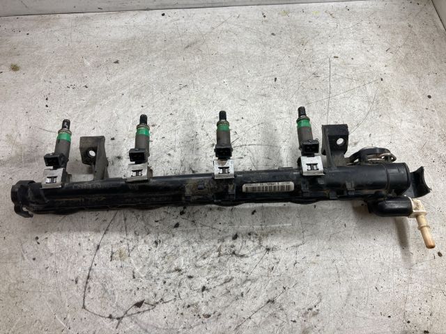 bontott FORD FOCUS II Porlasztó Sor / Híd