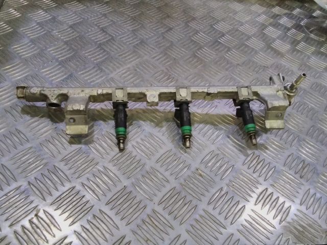 bontott FORD FOCUS II Porlasztó Sor / Híd