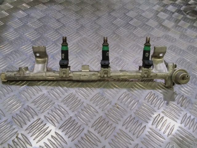 bontott FORD FOCUS II Porlasztó Sor / Híd