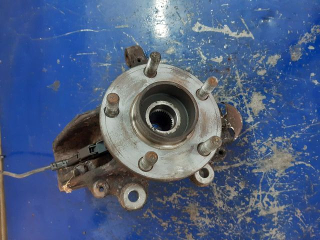 bontott FORD FOCUS II Bal első Csonkállvány Kerékaggyal