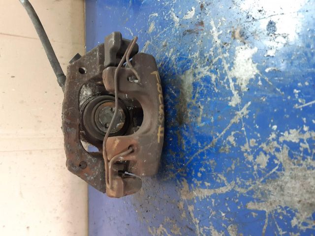 bontott FORD FOCUS II Bal hátsó Féknyereg Munkahengerrel