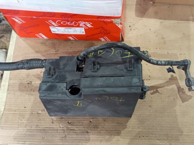 bontott FORD FOCUS II Biztosítéktábla Motortér