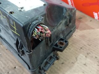 bontott FORD FOCUS II Biztosítéktábla Motortér