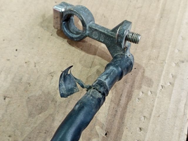 bontott FORD FOCUS II Biztosítéktábla Motortér