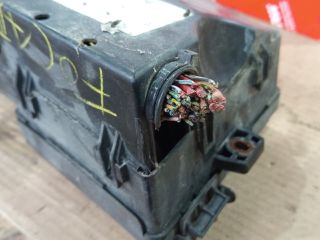 bontott FORD FOCUS II Biztosítéktábla Motortér