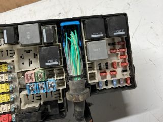 bontott FORD FOCUS II Biztosítéktábla Motortér