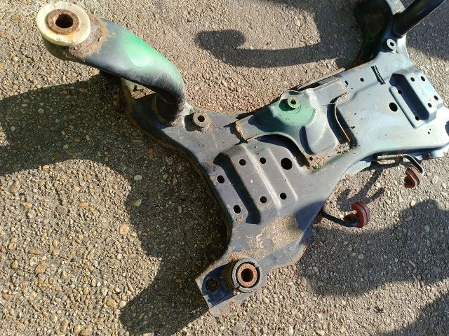 bontott FORD FOCUS II Első Bölcső