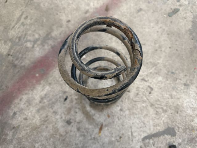 bontott FORD FOCUS II Első Rugó