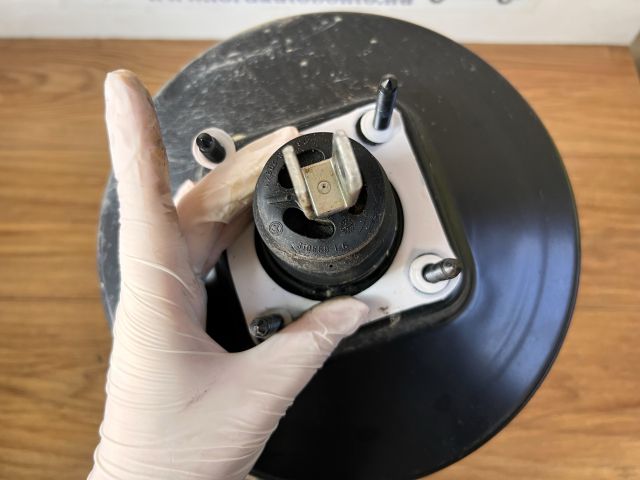 bontott FORD FOCUS II Fékrásegítő