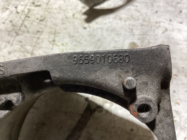 bontott FORD FOCUS II Gázolajszűrő Ház