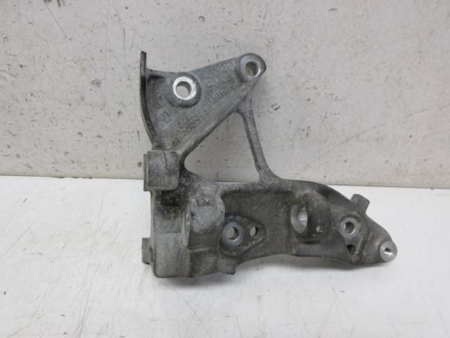 bontott FORD FOCUS II Generátor Tartó Bak