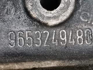 bontott FORD FOCUS II Generátor Tartó Bak