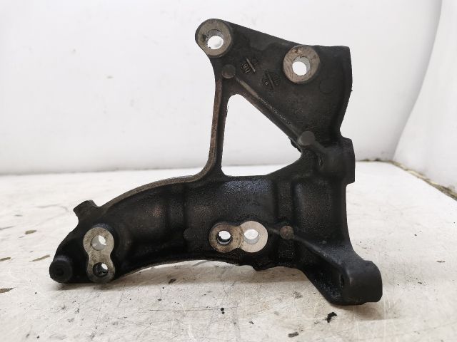 bontott FORD FOCUS II Generátor Tartó Bak