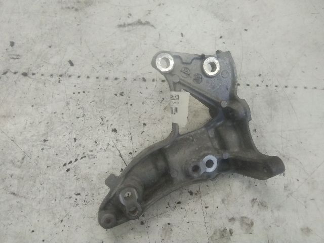 bontott FORD FOCUS II Generátor Tartó Bak