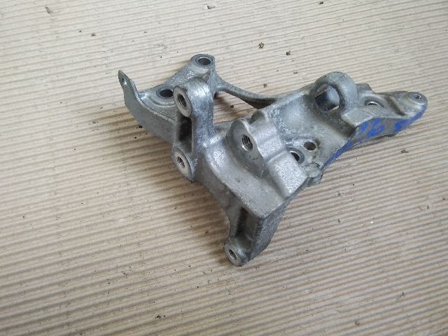 bontott FORD FOCUS II Generátor Tartó Bak