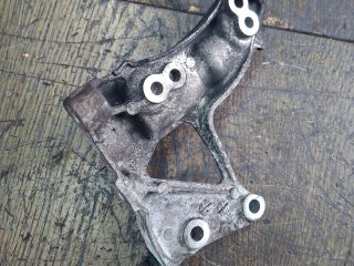 bontott FORD FOCUS II Generátor Tartó Bak