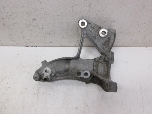 bontott FORD FOCUS II Generátor Tartó Bak