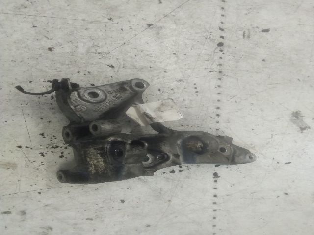 bontott FORD FOCUS II Generátor Tartó Bak