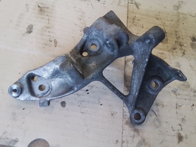 bontott FORD FOCUS II Generátor Tartó Bak