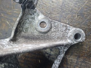 bontott FORD FOCUS II Generátor Tartó Bak