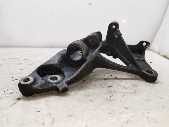 bontott FORD FOCUS II Generátor Tartó Bak