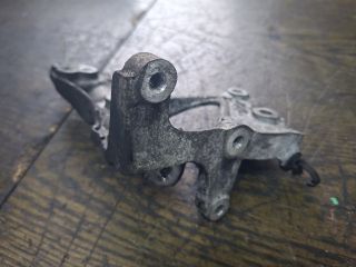 bontott FORD FOCUS II Generátor Tartó Bak