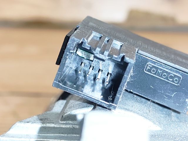 bontott FORD FOCUS II Gyújtáskapcsoló Házzal