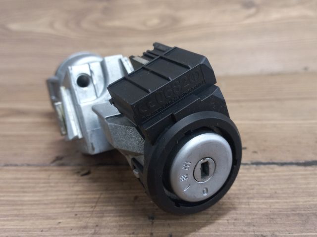 bontott FORD FOCUS II Gyújtáskapcsoló Házzal