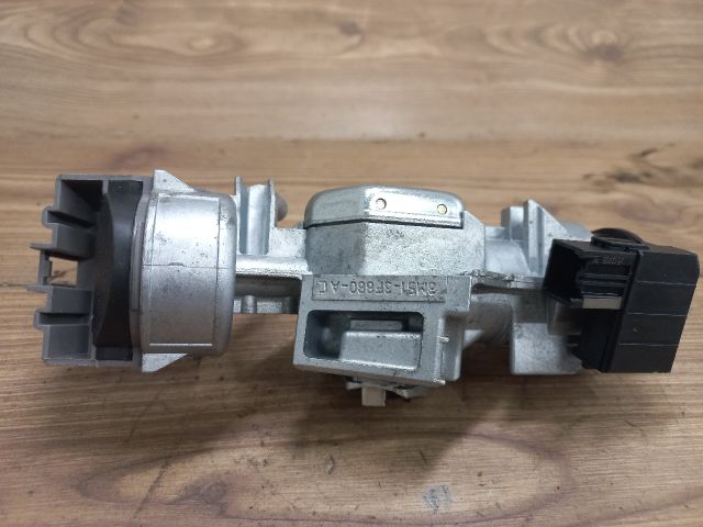 bontott FORD FOCUS II Gyújtáskapcsoló Házzal