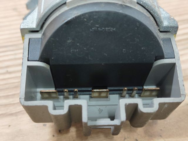 bontott FORD FOCUS II Gyújtáskapcsoló Házzal