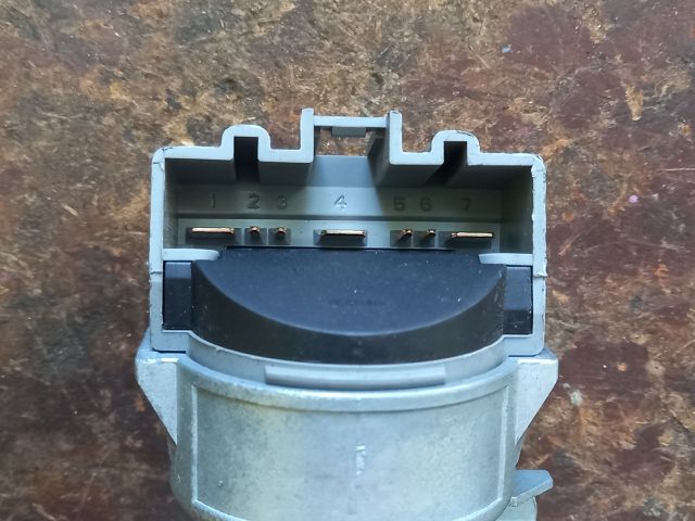 bontott FORD FOCUS II Gyújtáskapcsoló Házzal