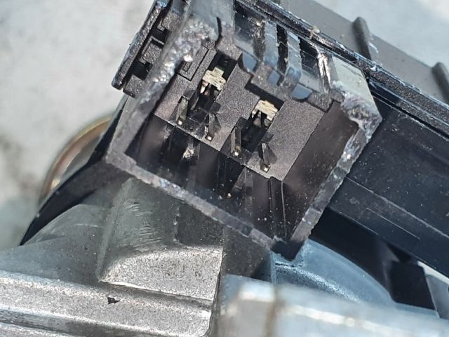 bontott FORD FOCUS II Gyújtáskapcsoló Házzal