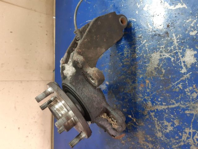 bontott FORD FOCUS II Jobb első Csonkállvány Kerékaggyal