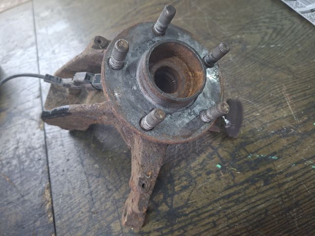 bontott FORD FOCUS II Jobb első Csonkállvány Kerékaggyal