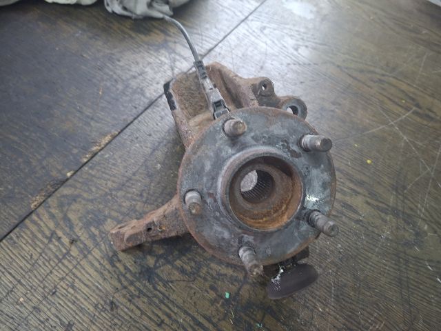 bontott FORD FOCUS II Jobb első Csonkállvány Kerékaggyal