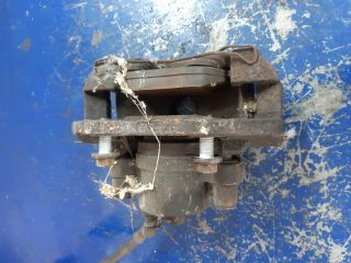 bontott FORD FOCUS II Jobb első Féknyereg Munkahengerrel