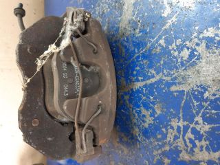 bontott FORD FOCUS II Jobb első Féknyereg Munkahengerrel