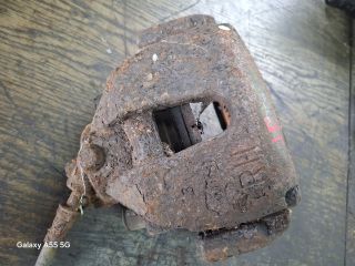 bontott FORD FOCUS II Jobb első Féknyereg Munkahengerrel