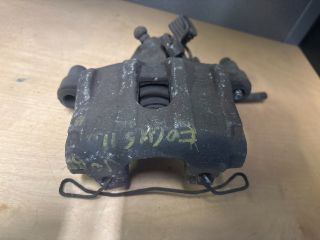 bontott FORD FOCUS II Jobb hátsó Féknyereg Munkahengerrel