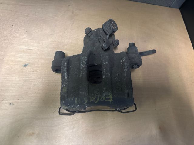 bontott FORD FOCUS II Jobb hátsó Féknyereg Munkahengerrel