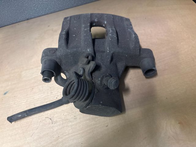 bontott FORD FOCUS II Jobb hátsó Féknyereg Munkahengerrel